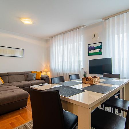 Flexible Selfcheckins 97 - Zagreb - Garden - Parking- Loggia - 2 Bedrooms Exterior foto