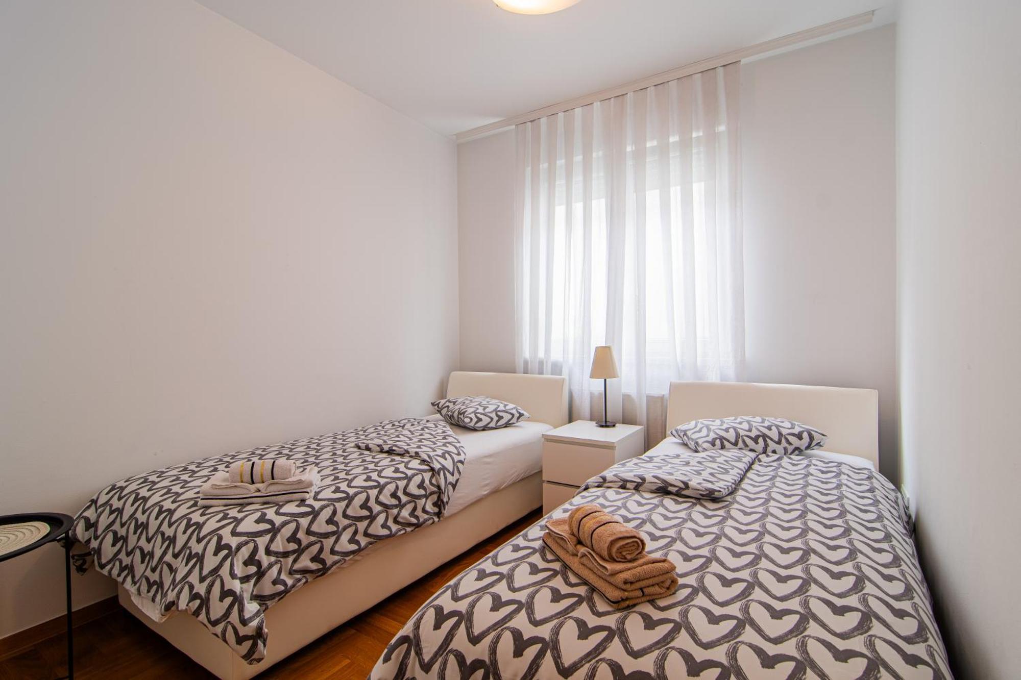 Flexible Selfcheckins 97 - Zagreb - Garden - Parking- Loggia - 2 Bedrooms Exterior foto